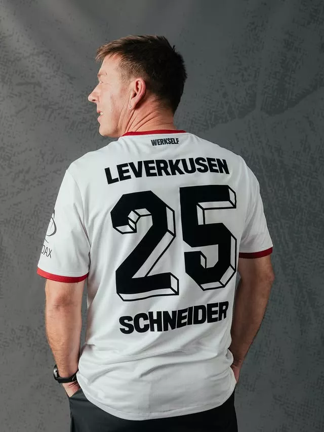 Le Bayer Leverkusen dévoile un maillot fourth en hommage à ses supporters