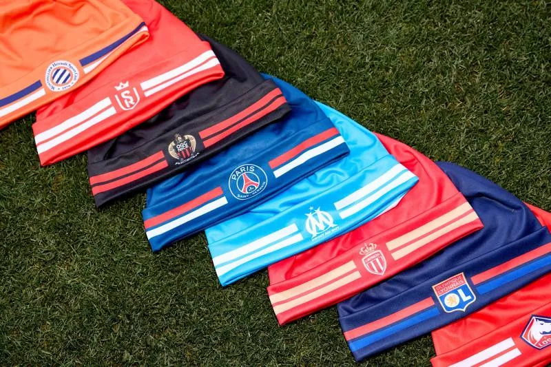 Des bonnets de clubs de L1 et L2 contre le cancer