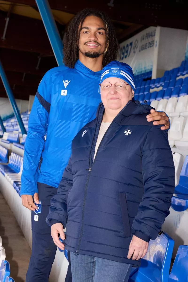 Des bonnets de clubs de L1 et L2 contre le cancer
