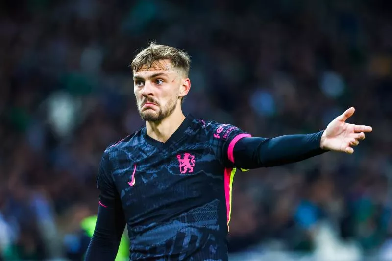 Quand les clubs anglais passent aux écussons minimalistes