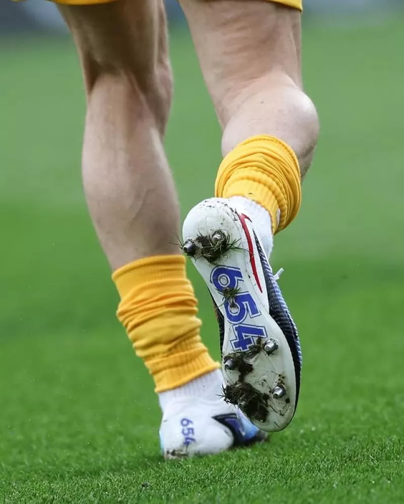 James Milner reçoit une paire spéciale pour son record en Premier League