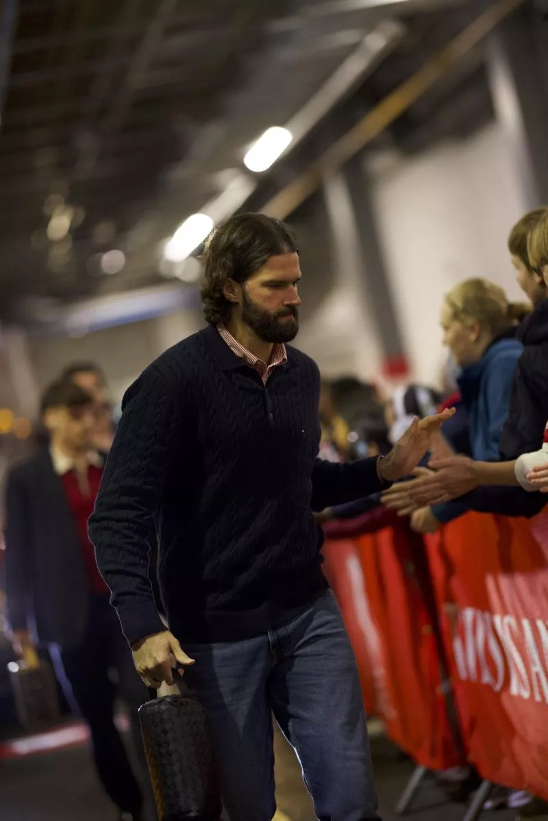 Les joueurs de Liverpool dégainent leur nouvelle garde-robe signée Tommy Hilfiger