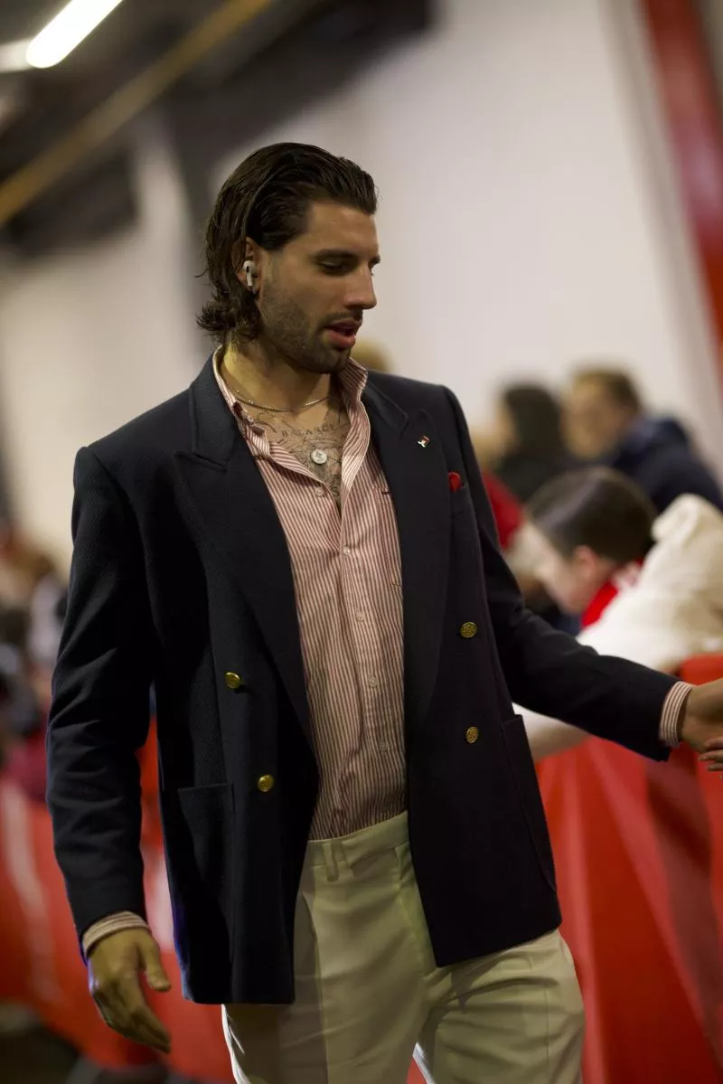 Les joueurs de Liverpool dégainent leur nouvelle garde-robe signée Tommy Hilfiger