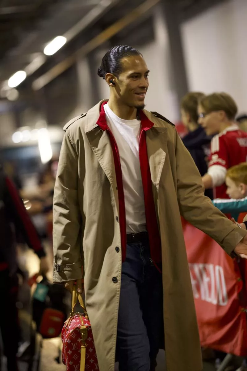 Les joueurs de Liverpool dégainent leur nouvelle garde-robe signée Tommy Hilfiger