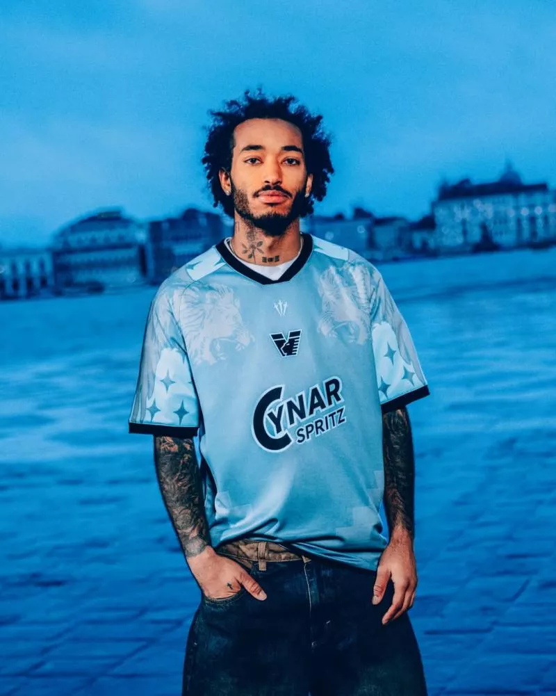 Le Venezia FC sort une nouvelle édition de son maillot fourth