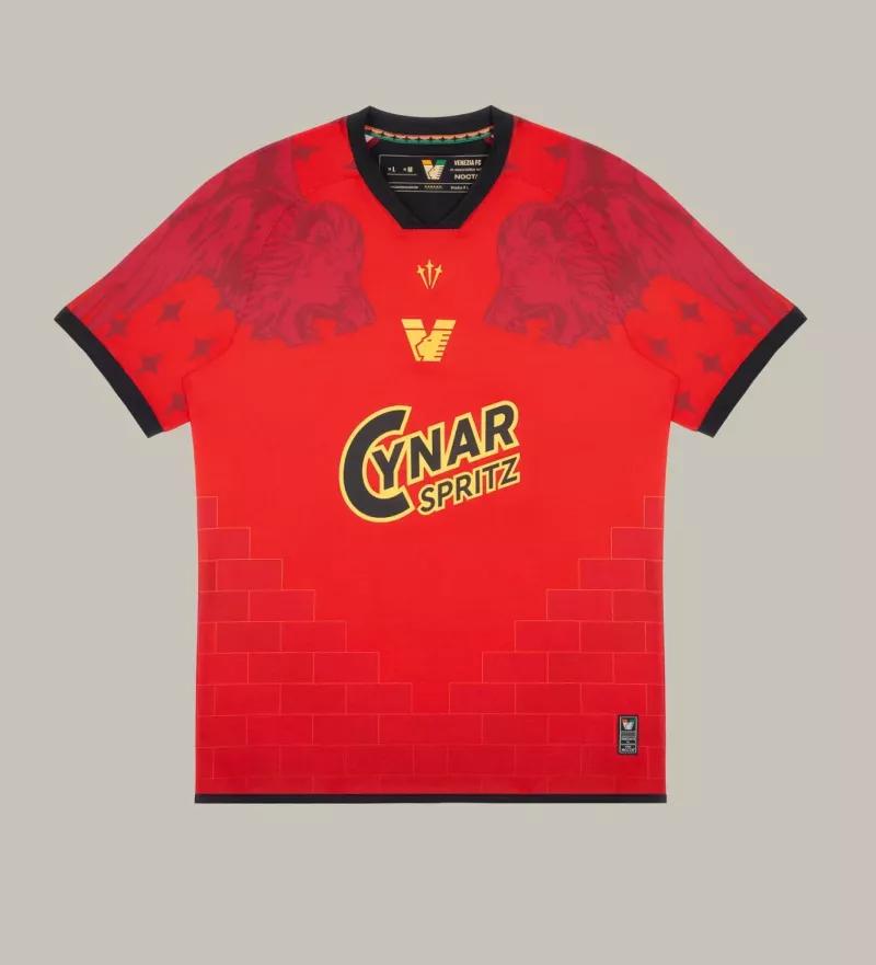 Le Venezia FC sort une nouvelle édition de son maillot fourth