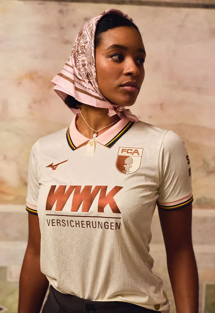 Le FC Augsbourg signe un des plus beaux maillots de cette saison avec Mizuno