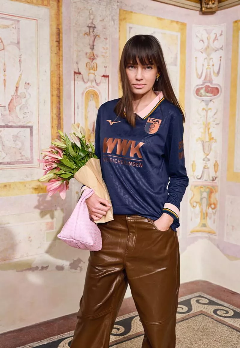 Le FC Augsbourg signe un des plus beaux maillots de cette saison avec Mizuno