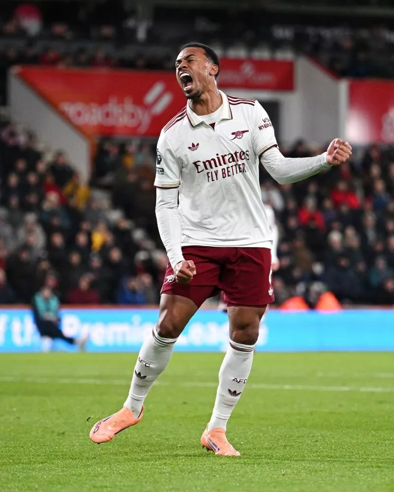 Quand les clubs anglais passent aux écussons minimalistes