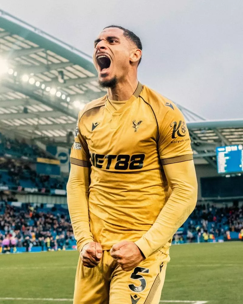 Quand les clubs anglais passent aux écussons minimalistes