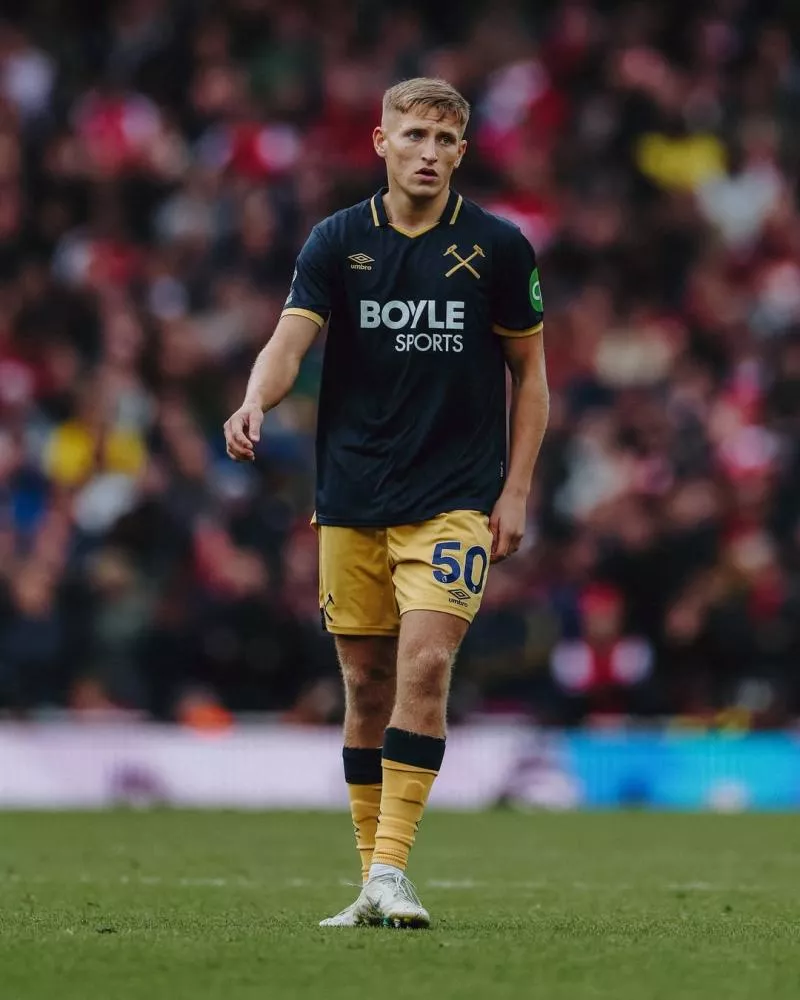 Quand les clubs anglais passent aux écussons minimalistes