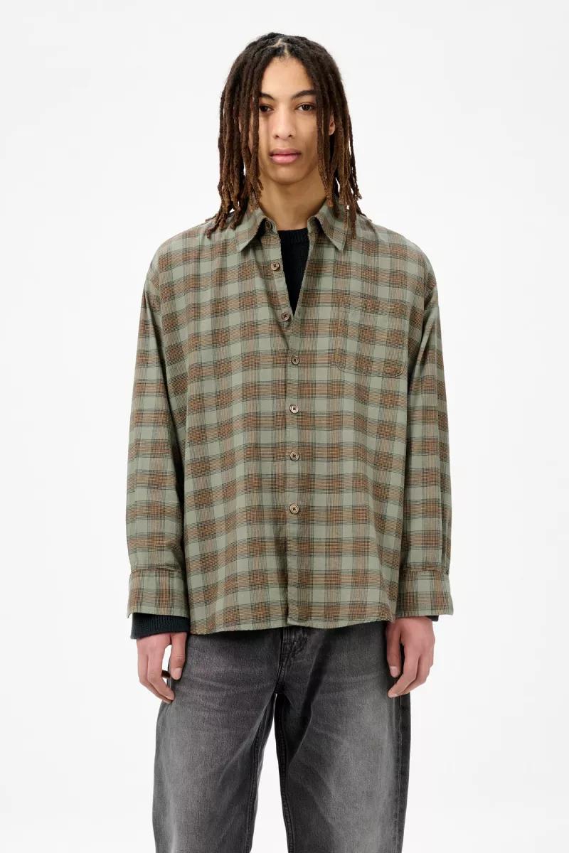 Pourquoi la chemise de Pep Guardiola fait-elle autant parler ?