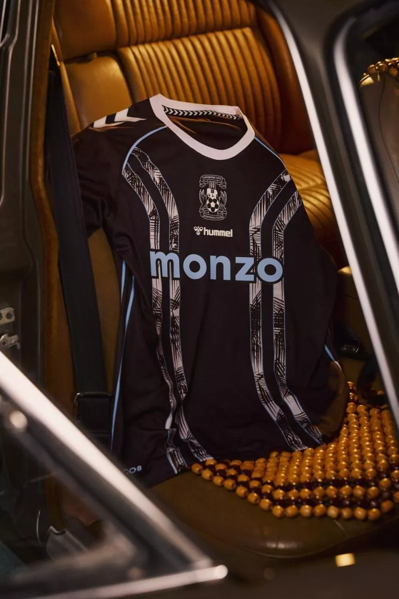 L'un des pires maillots de l'Histoire fait son retour en Angleterre