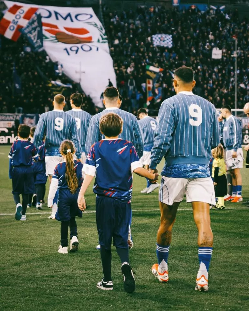 Côme dégaine une magnifique collection rétro inspirée des années 90