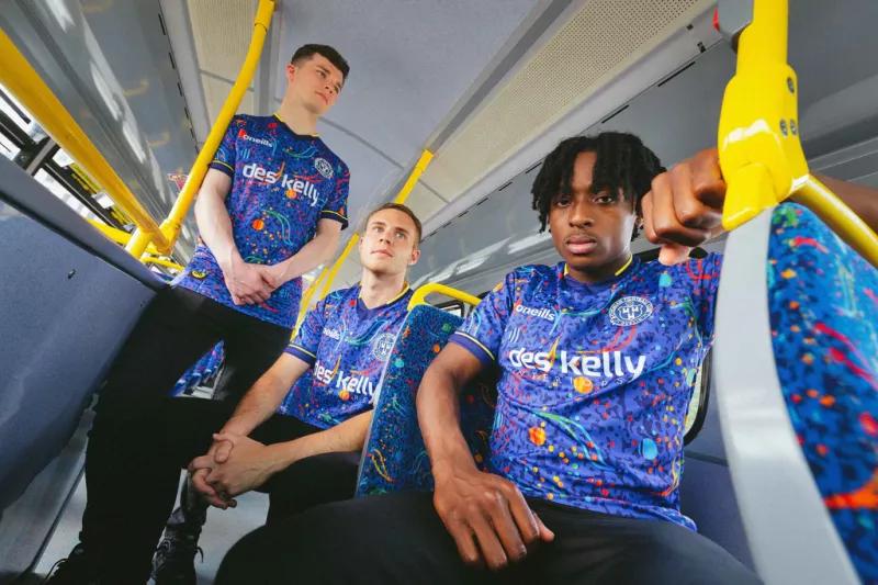 Quand les maillots de foot ressemblent à des sièges de bus