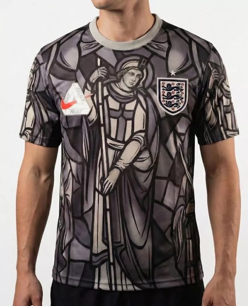 Marcus Rashford dégaine un maillot Angleterre X Palace