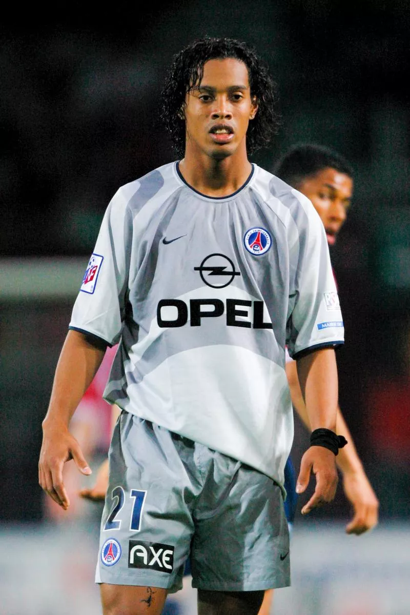 RONALDINHO (PARIS SG) during the French D1 championship between Lille and Paris Saint Germain on May 4th 2002, in Lille. (photo by Olivier Prevosto / Onze / Icon Sport) - Photo by Icon Sport