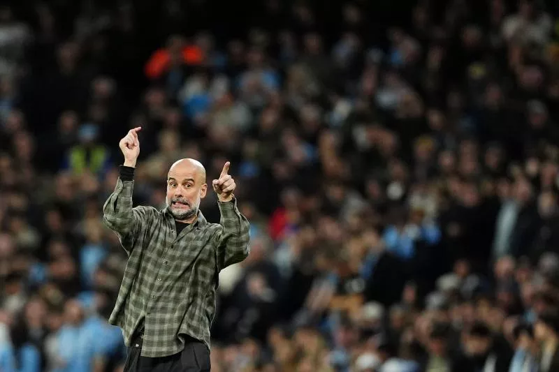 Pourquoi la chemise de Pep Guardiola fait-elle autant parler ?