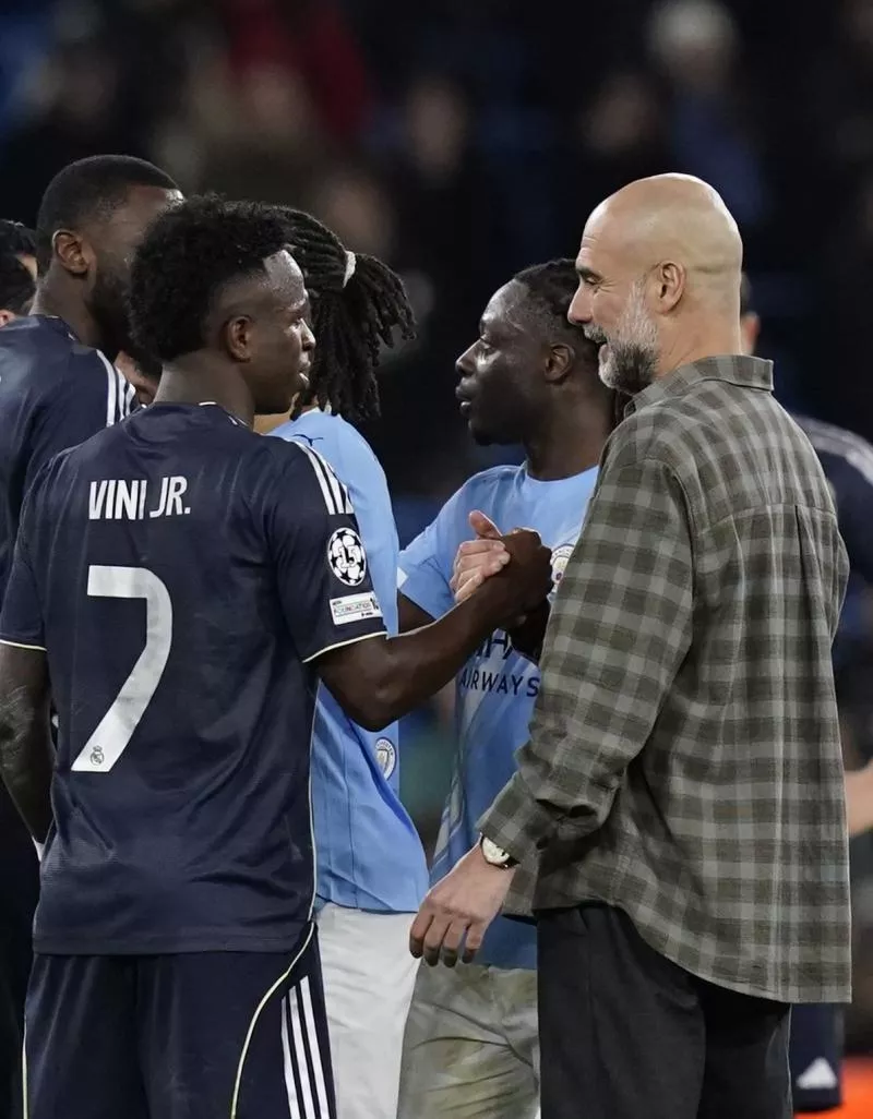 Pourquoi la chemise de Pep Guardiola fait-elle autant parler ?