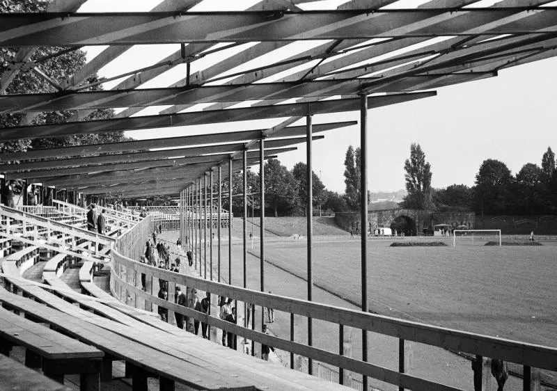 Le Borussia Dortmund sort un superbe maillot noir en hommage à son ancien stade