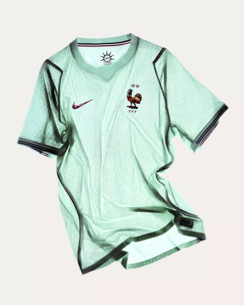 Pourquoi le maillot de l’équipe de France est vert ? L’explication derrière le choix surprenant des Bleus