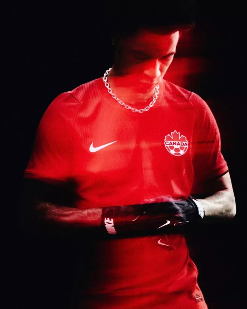 Le Canada dévoile ses nouvelles tuniques pour la Coupe du monde 2026