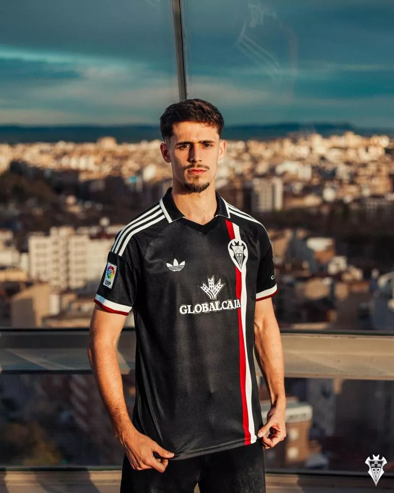 Les clubs de Liga dévoilent leurs maillots vintage pour la journée rétro