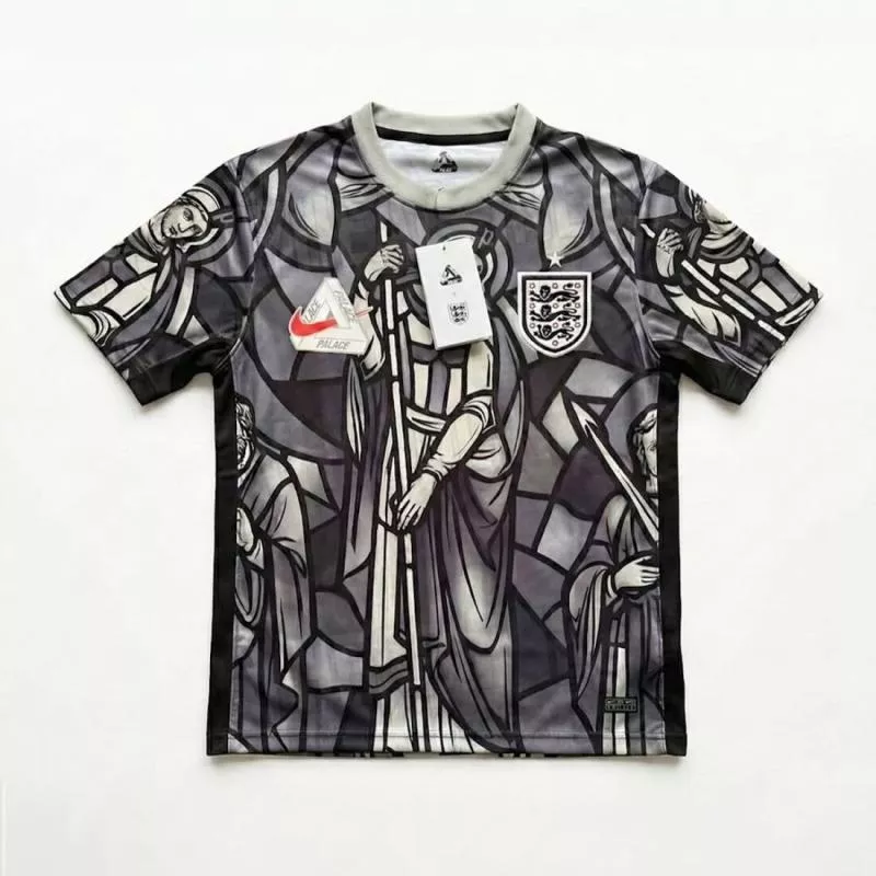 Marcus Rashford dégaine un maillot Angleterre X Palace