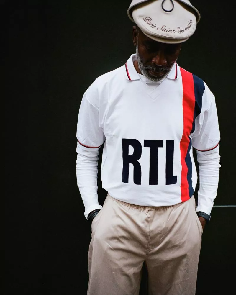 Le PSG relance le maillot iconique de la saison 1985-1986