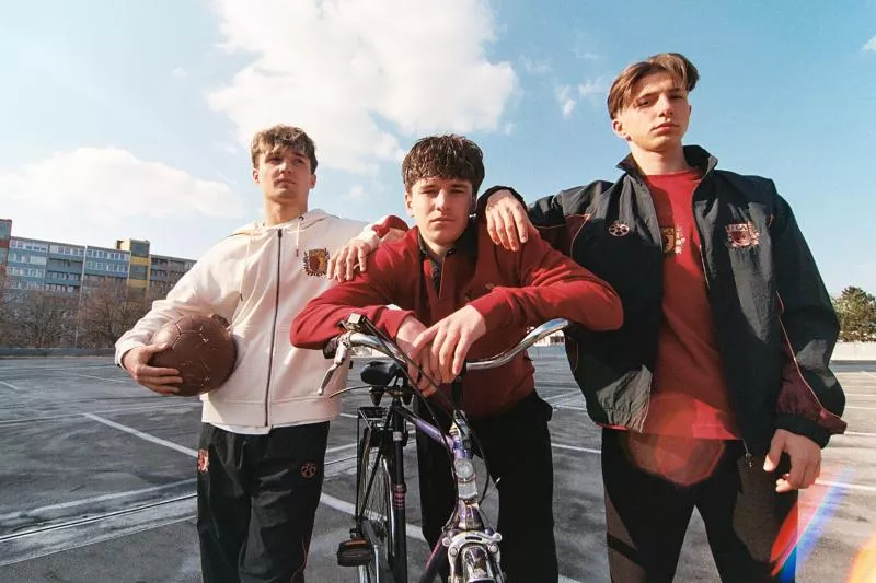 Le FC Augsbourg dégaine une sublime collection lifestyle avec Societas