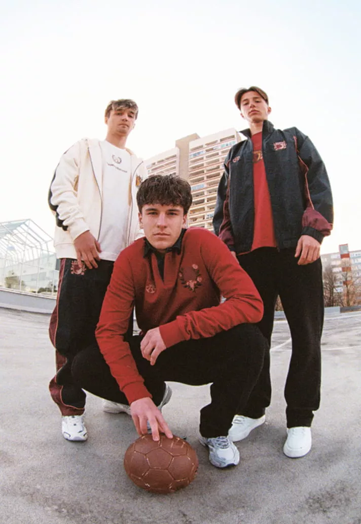 Le FC Augsbourg dégaine une sublime collection lifestyle avec Societas