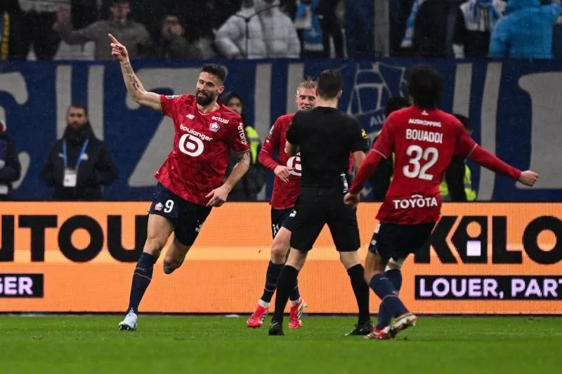 Des maillots de Giroud ou Maignan signés vendus aux enchères chez Drouot