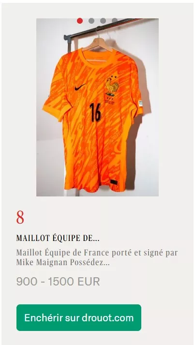 Des maillots de Giroud ou Maignan signés vendus aux enchères chez Drouot