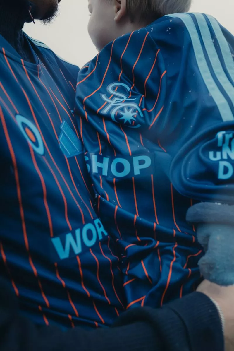 Le Solna FC régale avec son nouveau maillot domicile