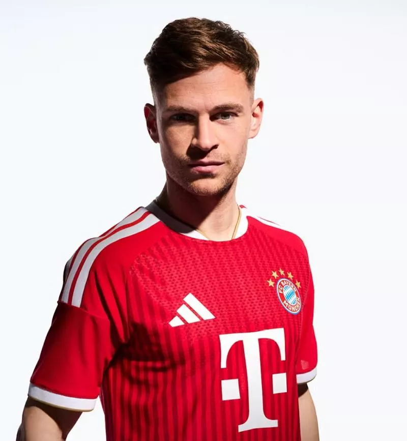 Le Bayern Munich présente son nouveau maillot domicile pour la saison 2026-2027