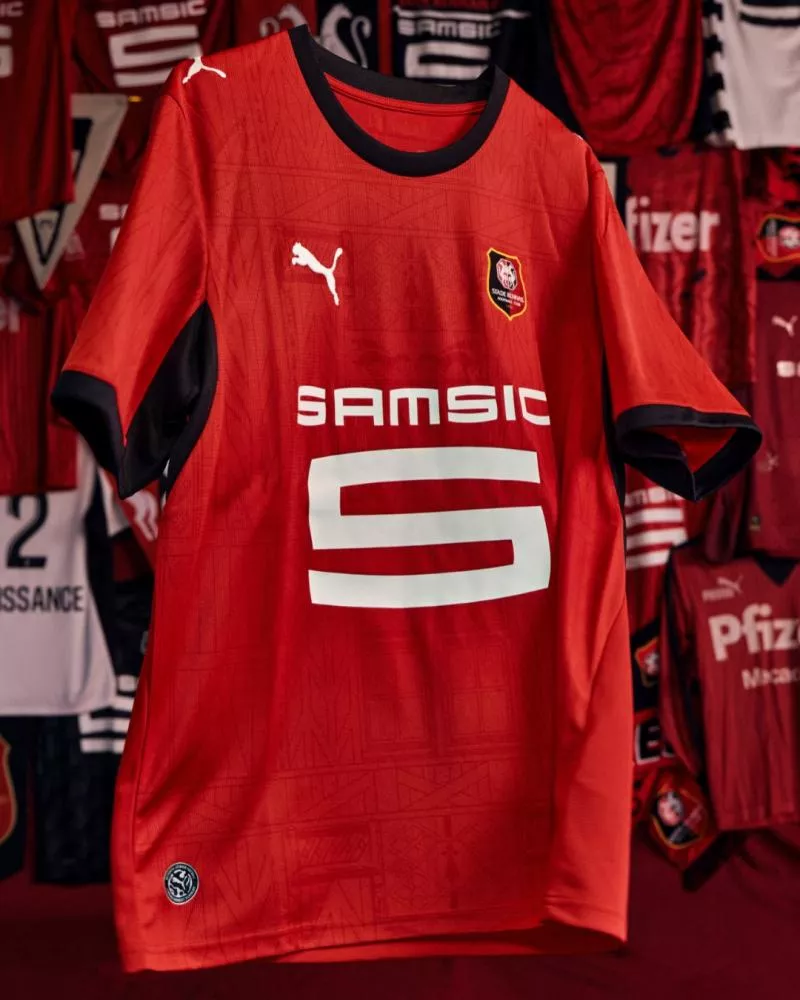 Le Stade rennais présente son nouveau maillot pour la saison 2026-2027