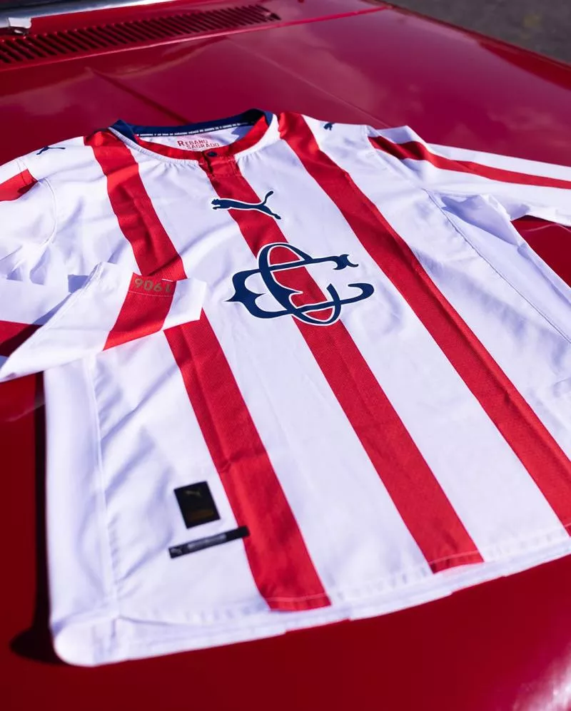 Les Chivas de Guadalajara dévoilent un maillot spécial pour leurs 120 ans