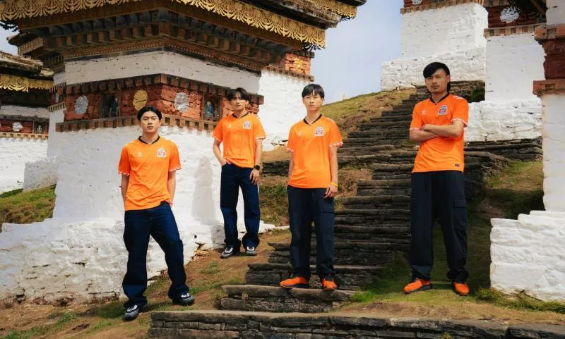 Le nouveau maillot du Bhoutan en hommage aux robes des moines bouddhistes