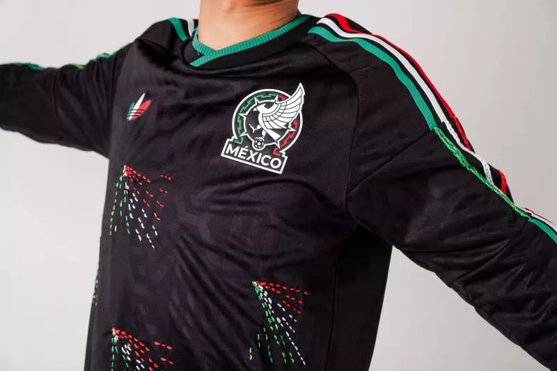 Le maillot de l&rsquo;équipe nationale mexicaine brodé à la main : quand le football rencontre l&rsquo;artisanat