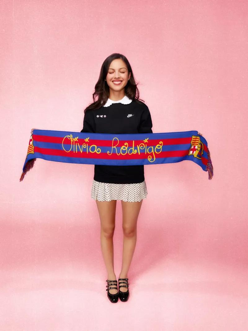 Le FC Barcelone et Olivia Rodrigo présentent un maillot spécial pour le Clásico