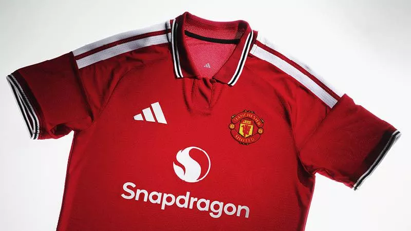 Manchester United maillot domicile 2026/27 : le col polo des années 70 fait son retour