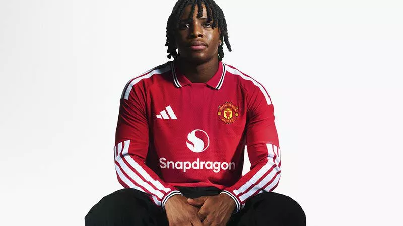 Manchester United maillot domicile 2026/27 : le col polo des années 70 fait son retour