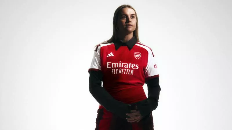 Nouveau maillot d&rsquo;Arsenal 2026/27 : un hommage aux 20 ans de l&rsquo;Emirates Stadium
