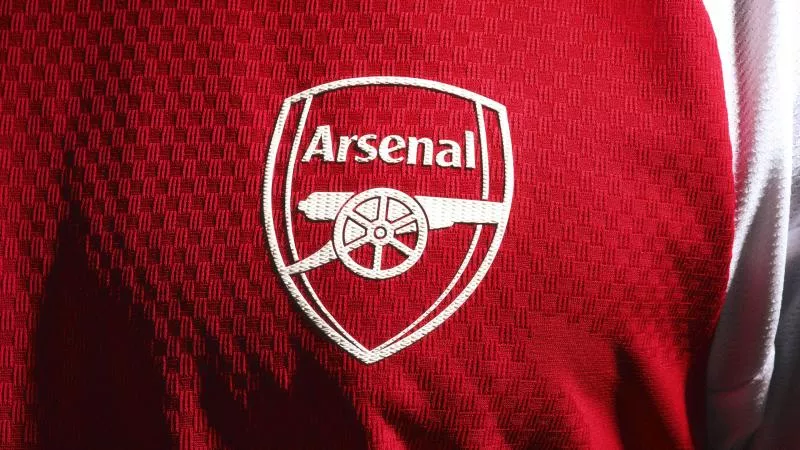 Nouveau maillot d'Arsenal 2026/27 : un hommage aux 20 ans de l'Emirates Stadium