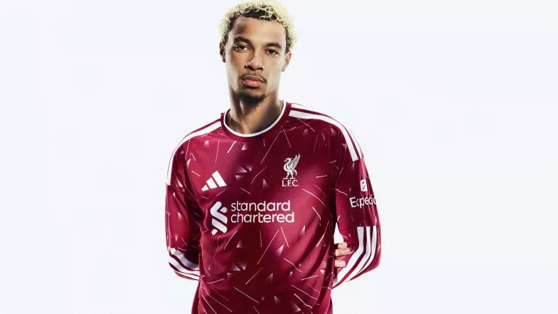 Liverpool présente son nouveau maillot domicile pour 2026-2027