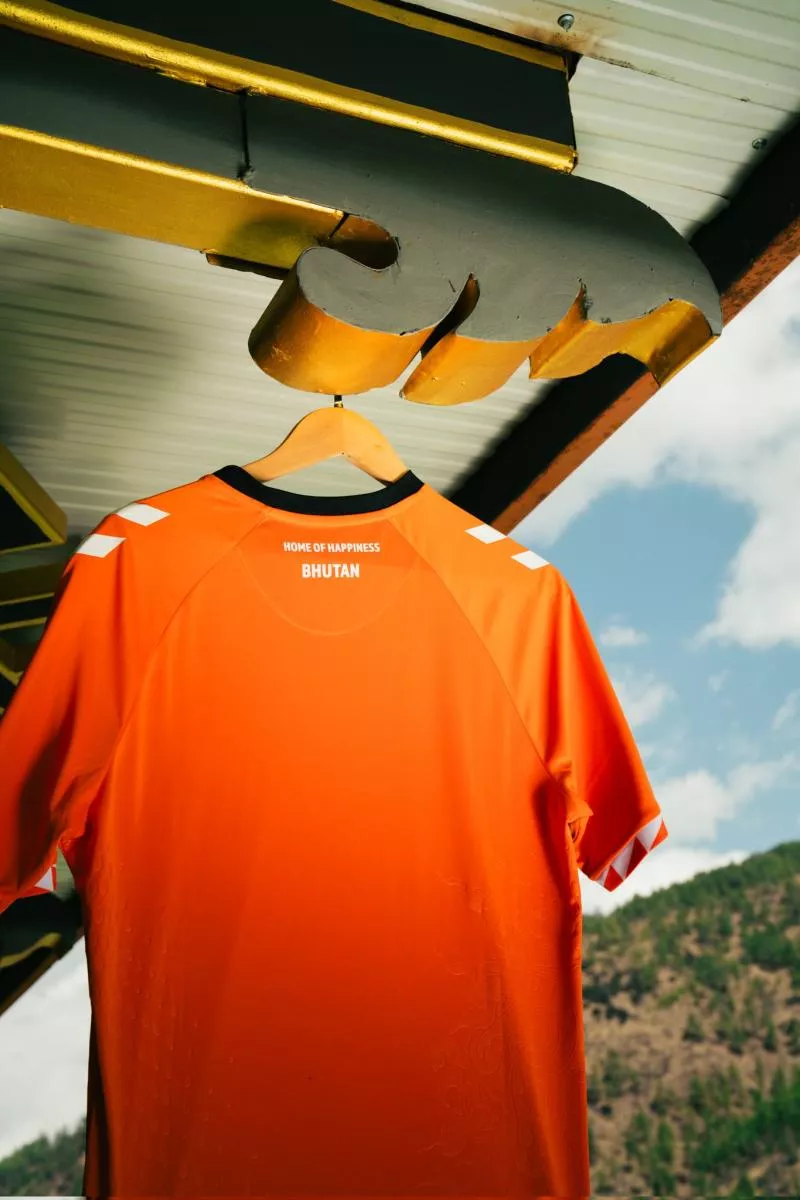 Le nouveau maillot du Bhoutan en hommage aux robes des moines bouddhistes