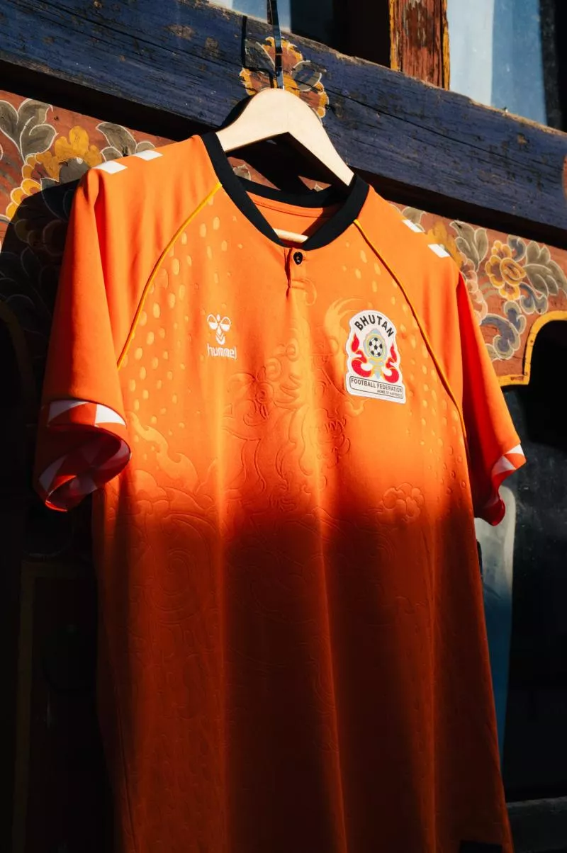 Le nouveau maillot du Bhoutan en hommage aux robes des moines bouddhistes