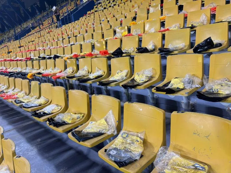 Quand Al-Nassr offre un maillot à tous ses supporters présents au stade