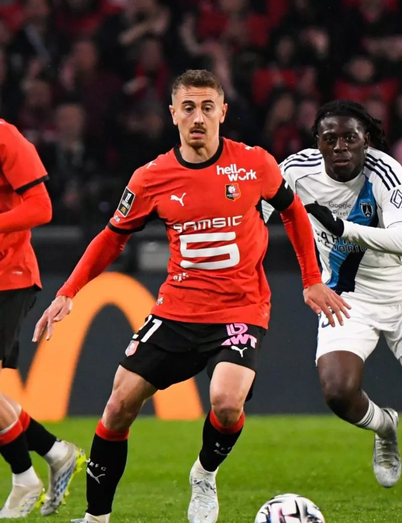 Le Stade rennais présente son nouveau maillot pour la saison 2026-2027