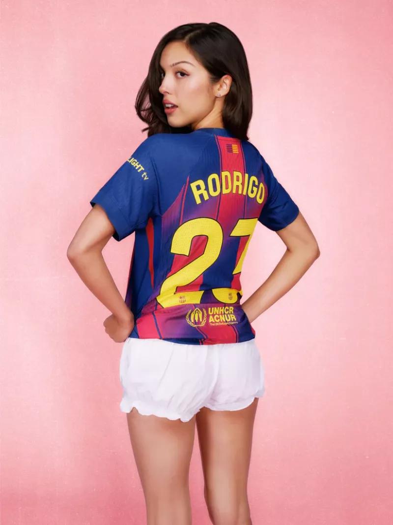 Le FC Barcelone et Olivia Rodrigo présentent un maillot spécial pour le Clásico